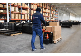 Jak používat elektrický paletový vozík? Praktický průvodce